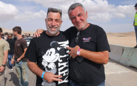 עוז דוידיאן עם מיכאל חן (צילום: רונן טופלברג)