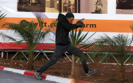 אחד המחבלים מהפיגוע בצומת יהודה (צילום: HAZEM BADER / AFP via Getty Images)
