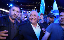 גדי איזנקוט באירוע הבחירות הגדול של המפלגה (צילום: דוברות מפלגת ישר)