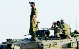 חיילי מילואים בצוק איתן (למצולמים אין קשר לכתבה) (צילום: רויטרס)