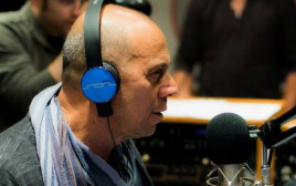 דידי הררי בשידור ברדיו (צילום: קובי ריכטר)