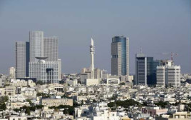 מגדלי משרדים בתל אביב (צילום: משה שי)