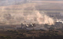 זיהום אוויר מעל מפרץ חיפה (צילום: פלאש 90)
