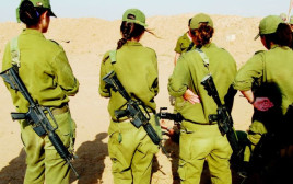 חיילות צה"ל (צילום: גילי יערי, פלאש 90)