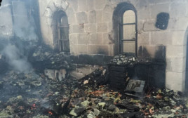 שריפה בכנסיית הלחם והדגים (צילום: כבאות והצלה מחוז צפון)