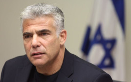 יאיר לפיד בישיבת סיעת יש עתיד (צילום: מרק ישראל סלם)
