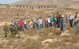 עימותים בין מתנחלים לפלסטינים באש קודש (צילום: סוכנות תצפית)