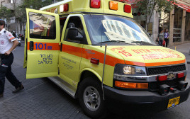 ניידת טיפול נמרץ, אמבולנס (צילום: נתי שוחט, פלאש 90)