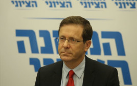 יצחק הרצוג בישיבת סיעת המחנה הציוני  (צילום: מרק ישראל סלם)