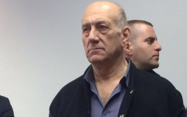 אהוד אולמרט בקבלת גזר דינו (צילום: מור שמעוני)