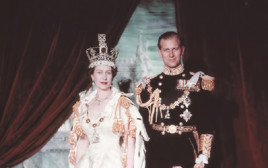 המלכה אליזבת ופיליפ אחרי ההכתרה (צילום: Getty images)