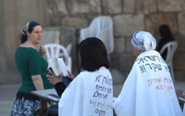 מחאה נגד נשות הכותל (צילום: מרק ישראל סלם)