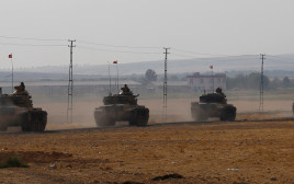 כוחות צבא טורקיה בגבול הסורי (צילום: רויטרס)