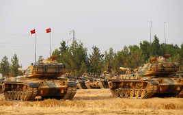 כוחות צבא טורקיה בגבול סוריה (צילום: רויטרס)