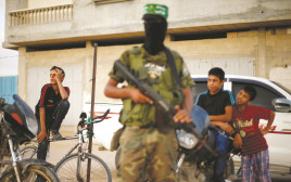 פעיל חמאס בעזה (צילום: רויטרס)