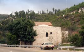 חאן שער הגיא (צילום: תמר הירדני, ויקיפדיה)