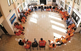 קבוצה טיפולית בכלא (צילום: באדיבות השב"ס)