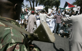 הפגנה מול שגרירות ישראל בקניה (צילום: רויטרס)