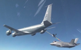 מטוס החמקן F35 בדרך לישראל (צילום: דובר צה"ל)