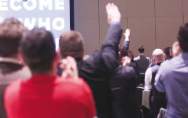 הצדעה במועל יד בכנס של  "אלט רייט" בוושינגטון (צילום: צילום מסך)