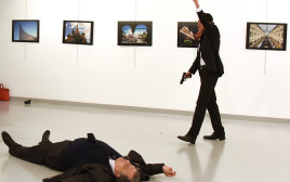 ההתנקשות בשגריר רוסיה בטורקיה (צילום: רויטרס)