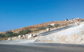 הכביש הלא חוקי בגוש עציון (צילום: קרני אלדד)