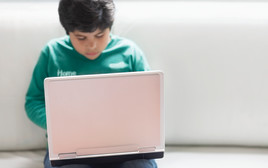 ילד מול מסך מחשב, צילום אילוסטרציה (צילום: אינג אימג')