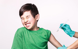 ילד מקבל חיסון, אילוסטרציה (צילום: אינג אימג')
