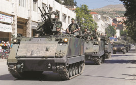 שיירת נגמ"שים של צבא לבנון (צילום: רויטרס)