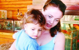 אולגה בוריסוב עם בנה אלון ז"ל (צילום: רפרודוקציה)