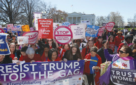 מחאת "יום ללא נשים" (צילום: רויטרס)