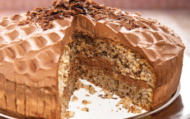 עוגת קרם שוקולד ואגוזים (צילום: אנטולי מיכאלו (מהספר "העוגות של פסקל"))