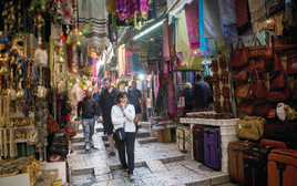 תיירים בירושלים (צילום: מרים אלסטר פלאש 90, רויטרס)