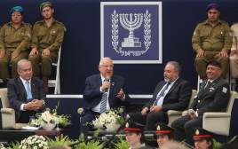הרמטכ"ל, שר הביטחון, הנשיא וראש הממשלה בטקס מצטייני הנשיא (צילום: מרק ישראל סלם)