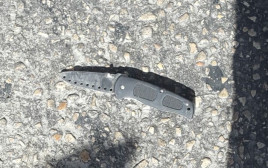 הסכין שנתפסה במחסום חיזמה בירושלים (צילום: דוברות המשטרה)