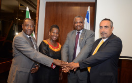 צוות שגרירות טנזניה לישראל (צילום: חגית שלו)