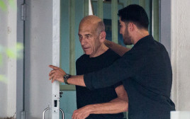 אהוד אולמרט משתחרר מהכלא (צילום: הדס פרוש , פלאש 90)
