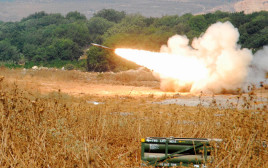 צה"ל יורה אש לעבר חיזבאללה (צילום: דובר צה"ל)