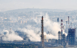 זיהום אוויר במפרץ חיפה (צילום: שי לוי, פלאש 90)