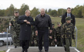 נשיא רוסיה פוטין לצד נשיא בלארוס לוקשנקו בתרגיל "זאפאד" הקודם (צילום: רויטרס)