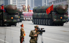 מצעד הצגת טילים בקוריאה הצפונית (צילום: רויטרס)