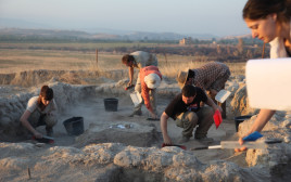חפירות ארכיאולוגיות (צילום: אוניברסיטת חיפה)