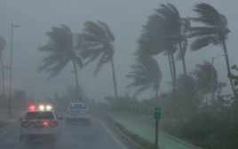 הוריקן אירמה משתולל בפורטו ריקו (צילום: רויטרס)