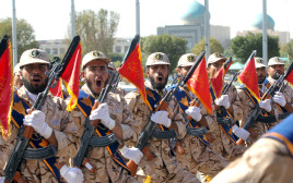 חיילים איראנים (צילום: רויטרס)