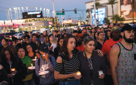 עצרת זיכרון בזירת הטבח בלאס וגאס (צילום: AFP)
