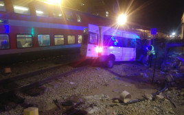תאונת הרכבת בלוד (צילום: אבשלום ששוני)