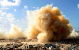 פיצוץ מנהרה בעזה (צילום: עבד ראחים חטיב, פלאש 90)