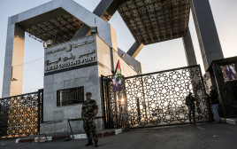 מעבר רפיח בגבול עם מצרים (צילום: AFP)