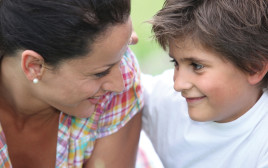 אמא ובן, אילוסטרציה (צילום: אינג'אימג')