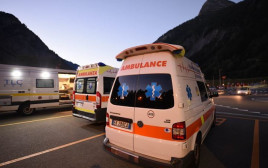 אמבולנסים באיטליה (צילום: Getty images)